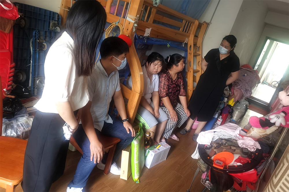 世誠(chéng)評(píng)估黨支部開(kāi)展“中秋走訪慰問(wèn)困難戶，扶貧幫困暖人心”主題黨日活動(dòng)